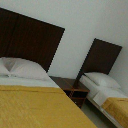 Hotel Danica Petrovac Bagian luar foto