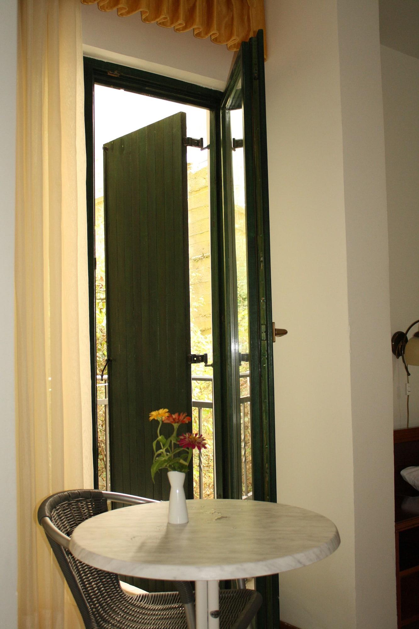 Hotel Danica Petrovac Bagian luar foto