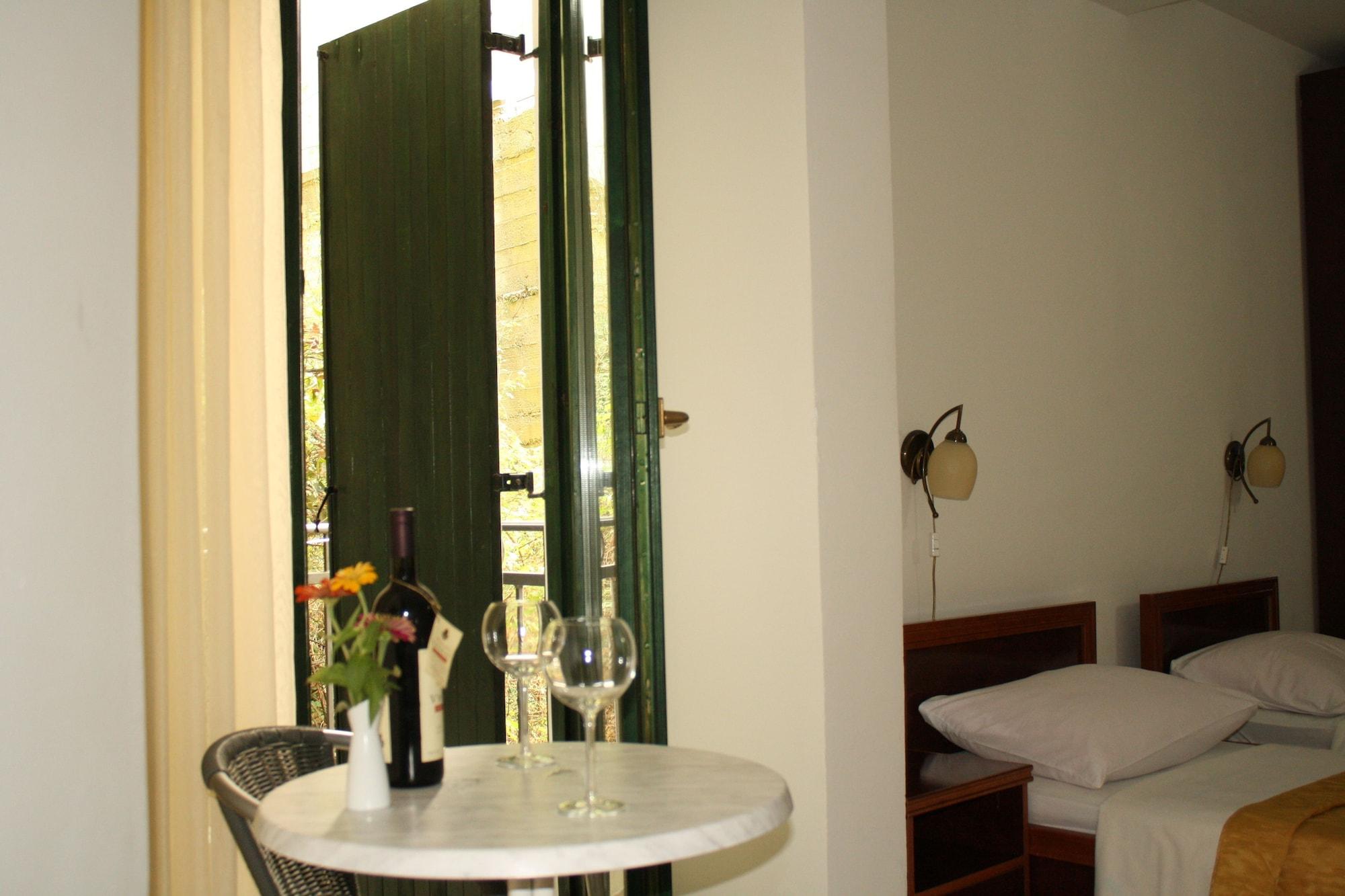 Hotel Danica Petrovac Bagian luar foto