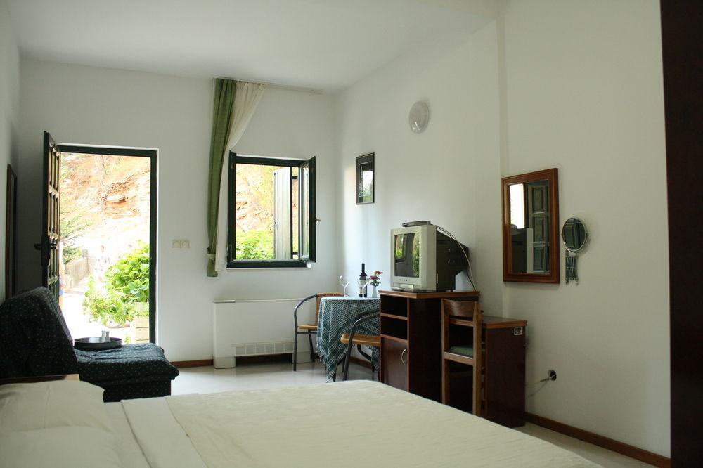 Hotel Danica Petrovac Bagian luar foto