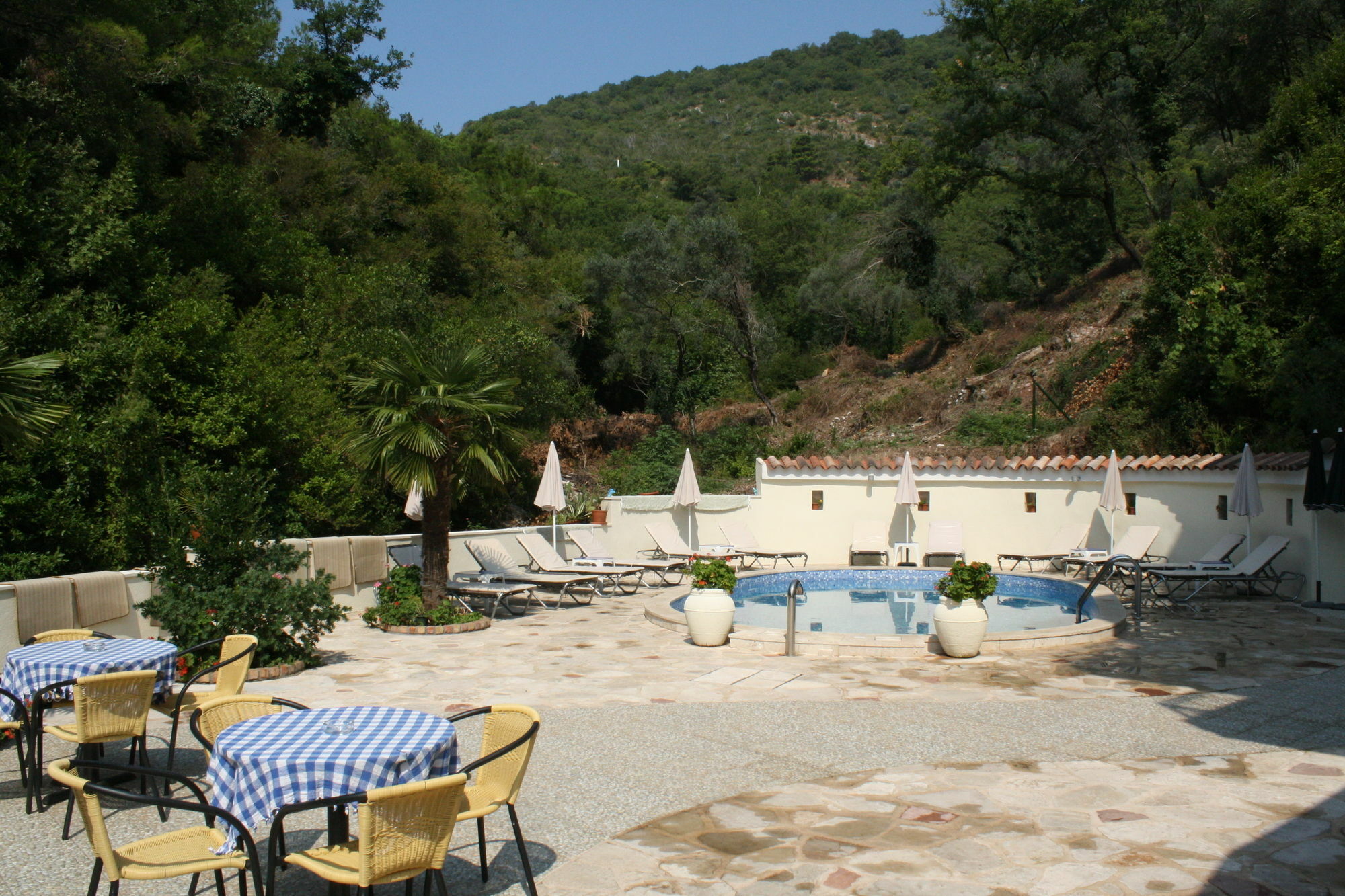 Hotel Danica Petrovac Bagian luar foto